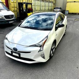 2018 Toyota Prius Hybrid – White with Black Roof