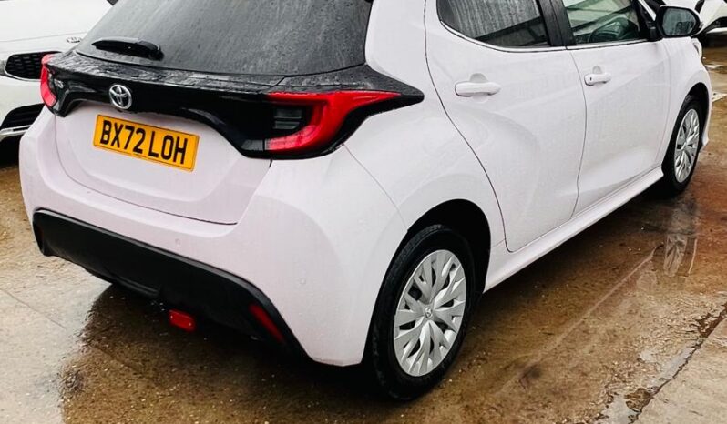 
								2023 Toyota Yaris 1.5L Automatic Petrol | Touchscreen Media | Smart Safety | £12,500 full									