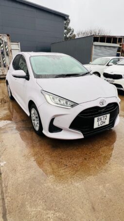 
										2023 Toyota Yaris 1.5L Automatic Petrol | Touchscreen Media | Smart Safety | £12,500 full									