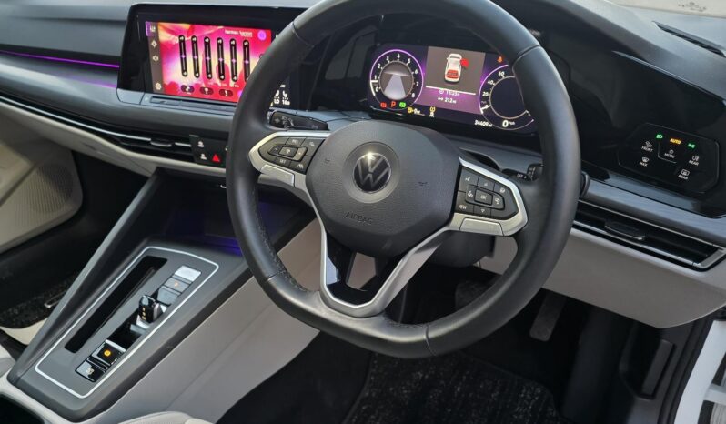 
								2021 Volkswagen Golf eTSI Automatic DSG | Panoramic Sunroof | Digital Cockpit | £15,350 full									