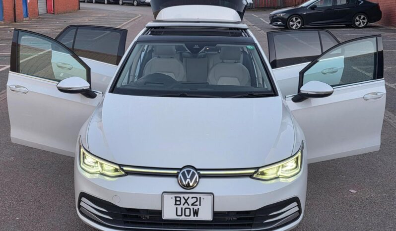 
								2021 Volkswagen Golf eTSI Automatic DSG | Panoramic Sunroof | Digital Cockpit | £15,350 full									