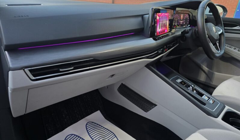 
								2021 Volkswagen Golf eTSI Automatic DSG | Panoramic Sunroof | Digital Cockpit | £15,350 full									