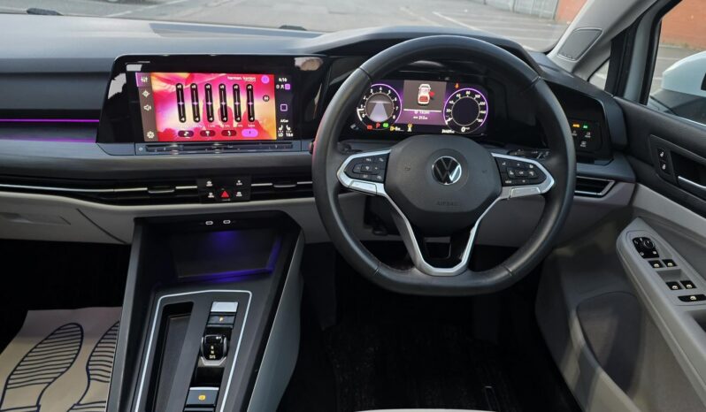 
								2021 Volkswagen Golf eTSI Automatic DSG | Panoramic Sunroof | Digital Cockpit | £15,350 full									