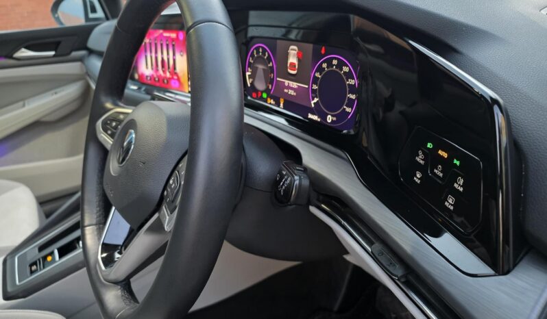 
								2021 Volkswagen Golf eTSI Automatic DSG | Panoramic Sunroof | Digital Cockpit | £15,350 full									