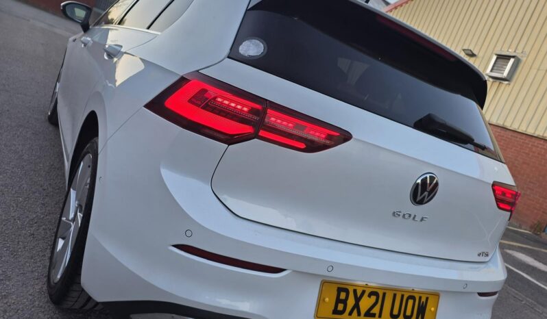 
								2021 Volkswagen Golf eTSI Automatic DSG | Panoramic Sunroof | Digital Cockpit | £15,350 full									