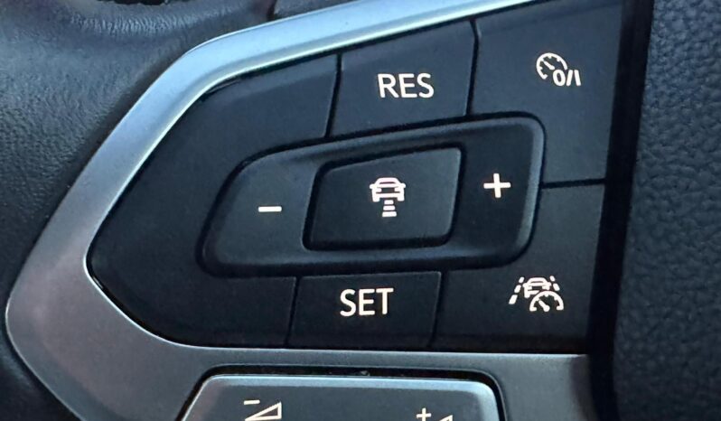 
								2021 Volkswagen Golf eTSI Automatic DSG | Panoramic Sunroof | Digital Cockpit | £15,350 full									