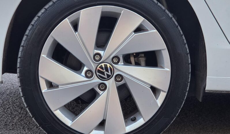 
								2021 Volkswagen Golf eTSI Automatic DSG | Panoramic Sunroof | Digital Cockpit | £15,350 full									