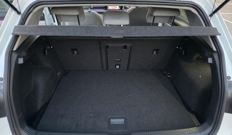 
								2021 Volkswagen Golf eTSI Automatic DSG | Panoramic Sunroof | Digital Cockpit | £15,350 full									