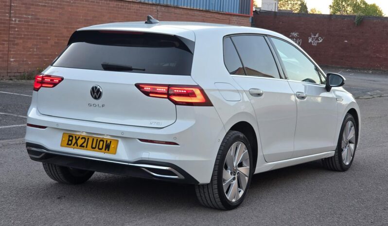
								2021 Volkswagen Golf eTSI Automatic DSG | Panoramic Sunroof | Digital Cockpit | £15,350 full									