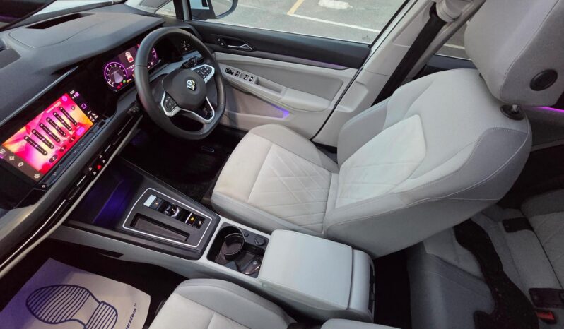 
								2021 Volkswagen Golf eTSI Automatic DSG | Panoramic Sunroof | Digital Cockpit | £15,350 full									