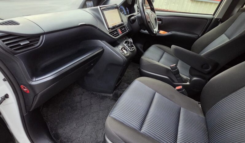
								2016 Toyota Voxy ZS Hybrid | 7 Seater MPV | Dual Power Sliding Doors | £10,600 full									