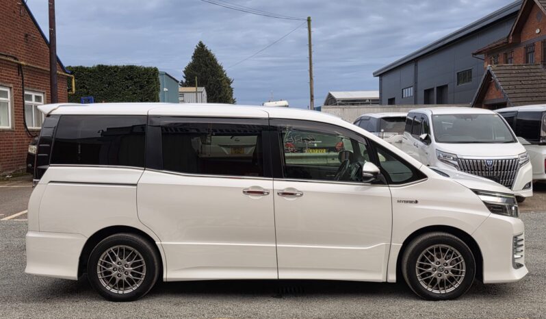 
								2016 Toyota Voxy ZS Hybrid | 7 Seater MPV | Dual Power Sliding Doors | £10,600 full									
