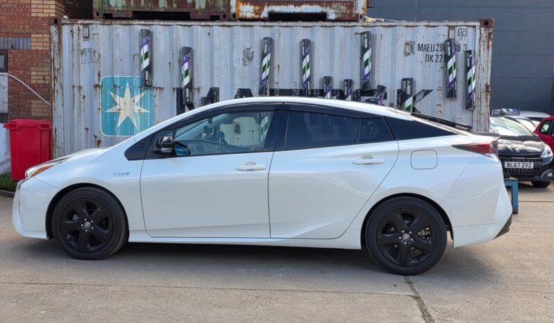 
								2018 Toyota Prius Hybrid | Modern 5-Door Hatchback | Advanced Eco Efficiency | £10,500 full									