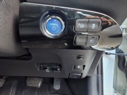 
										2018 Toyota Prius Hybrid | Modern 5-Door Hatchback | Advanced Eco Efficiency | £10,500 full									