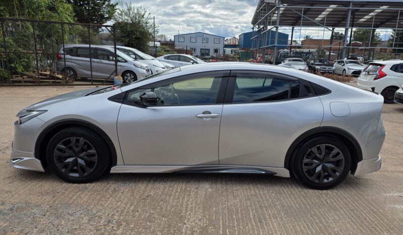 
								2023 Toyota Prius Hybrid (New Shape) | Sporty 5-Door Hatchback | Advanced Eco Efficiency | £18,400 full									