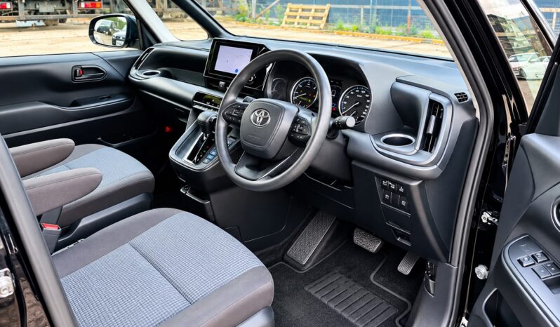 
								2022 Toyota Noah Hybrid | Luxury 8-Seater MPV | Dual Power Sliding Doors & Adaptive Safety | £20,250 full									
