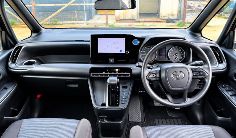 
								2022 Toyota Noah Hybrid | Luxury 8-Seater MPV | Dual Power Sliding Doors & Adaptive Safety | £20,250 full									